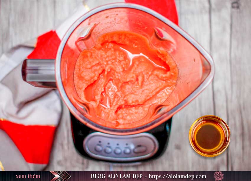 Sinh tố cà chua và mật ong