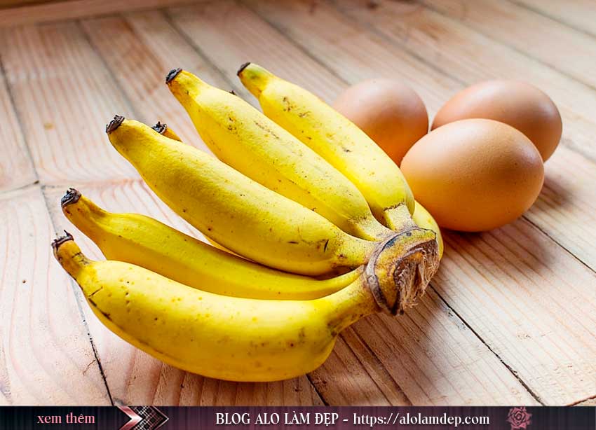 Mặt nạ trứng gà và chuối bổ sung collagen